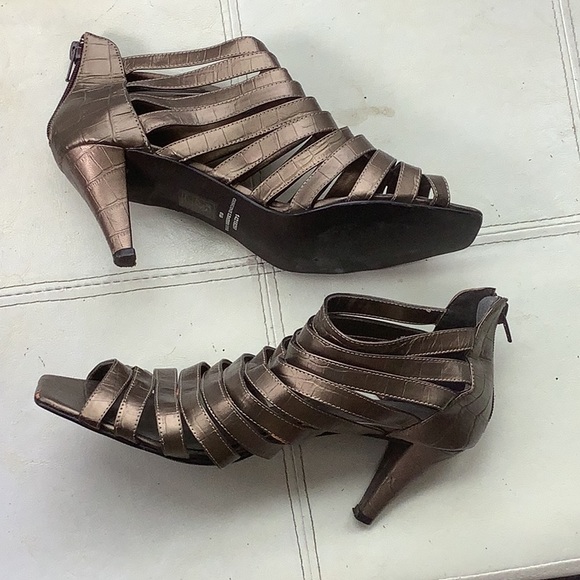 Pewter color Strapped sandals - Picture 1 of 15